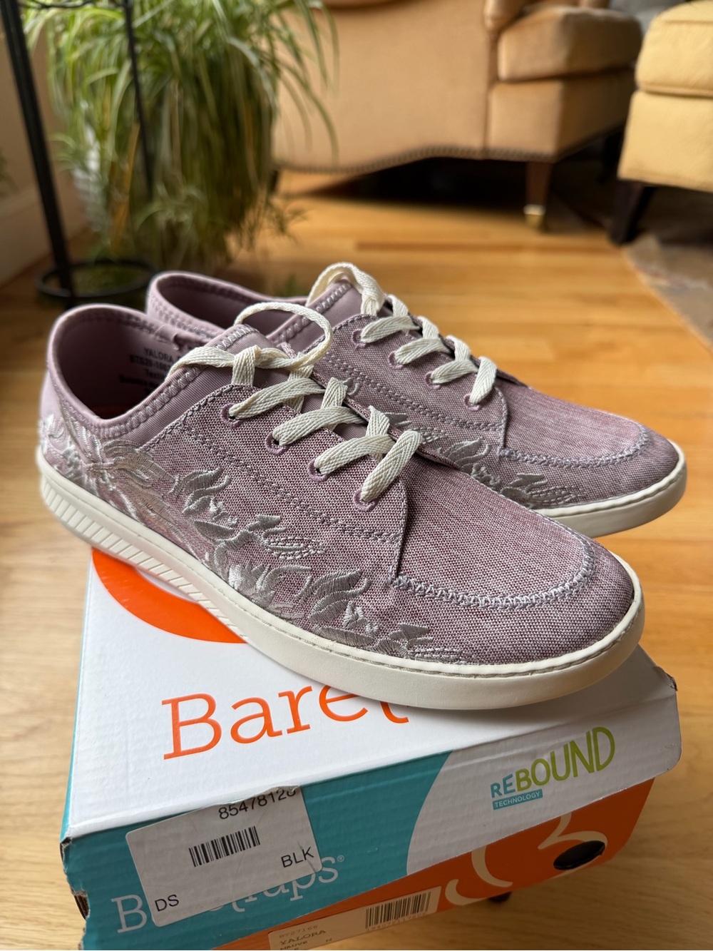 Baretraps Yalora Women's Pink Lace-Up Casual Sneakers sz 8